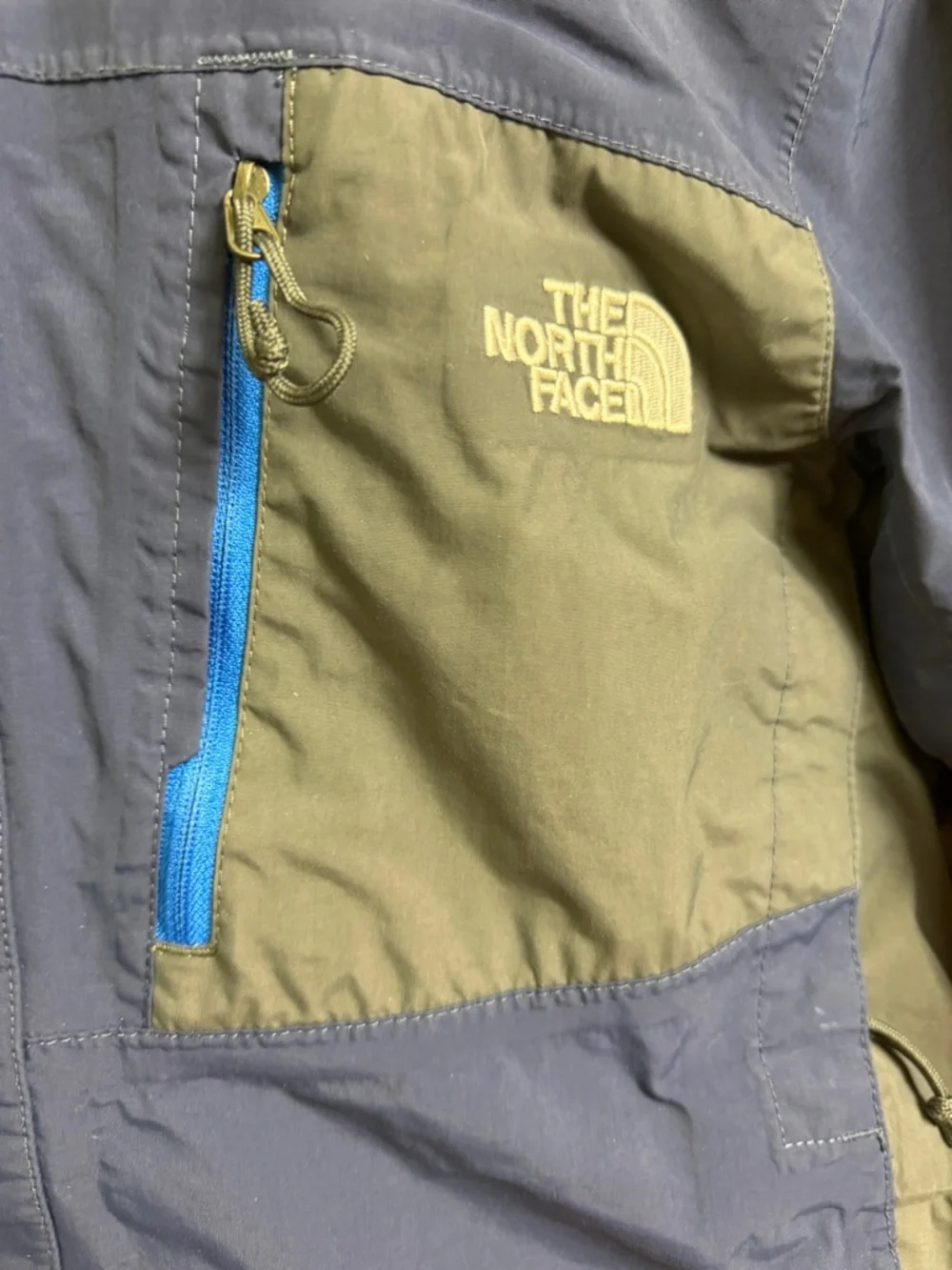 The North Face HyVent Triclimate shel. Blue. Medium